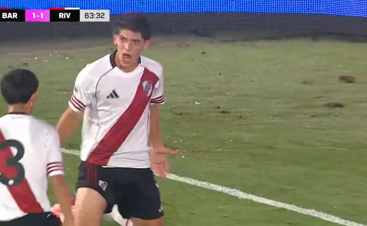 Joaquín Amor puso el 2-1 para River.