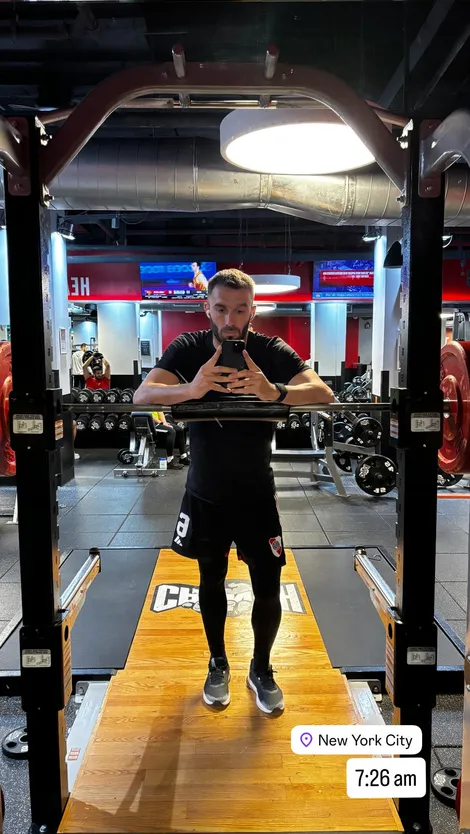 Pezzella entrenando durante sus vacaciones