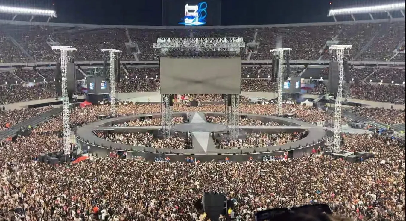 Imponente escenario de María Becerra en River (Foto: _thelovecats_).