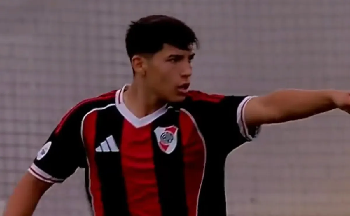 Sayago, Álvarez y Cabral convirtieron para River.