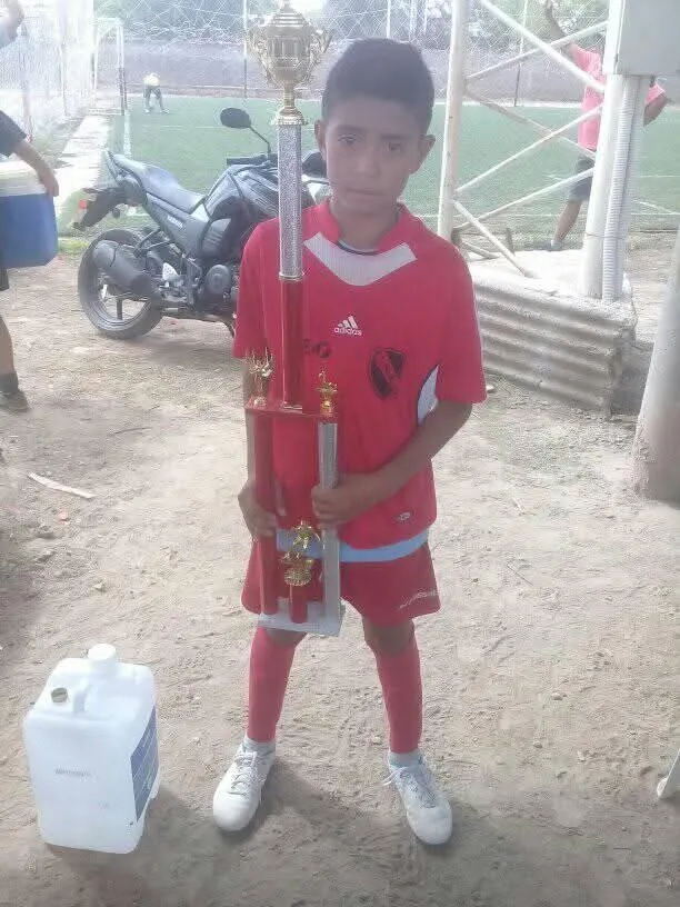 Tahiel Cabral con Comercio, el club de Santiago del Estero en el que empezó (FOTO: Familia Cabral).