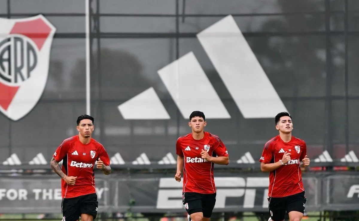 Algunos de los juveniles que se entrenan con el plantel principal ya sumaron minutos en Primera.