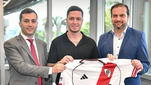 Aníbal Moreno firmó y fue blindado.