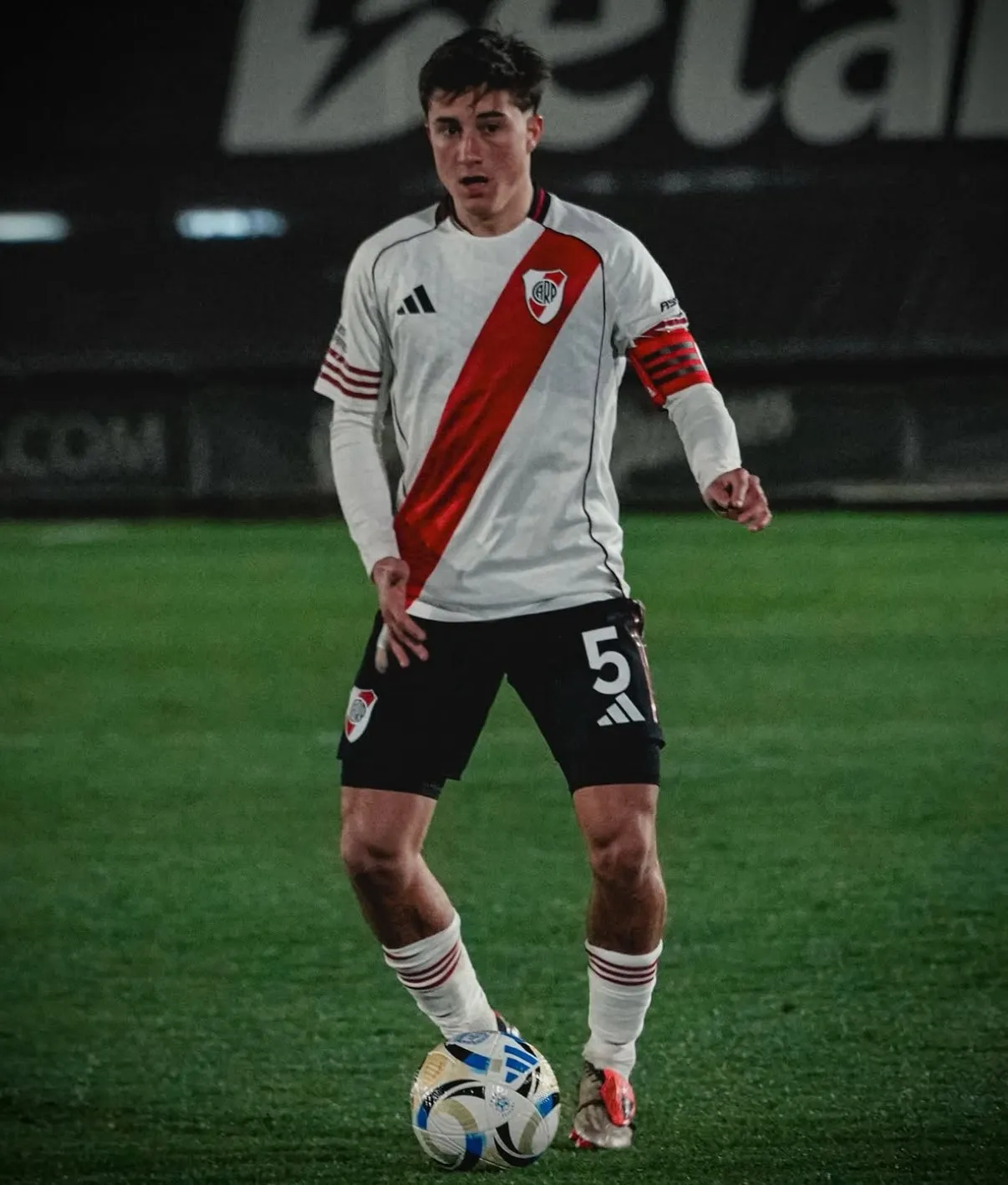 Agustín De La Cuesta pide pista para tener minutos oficiales como volante central