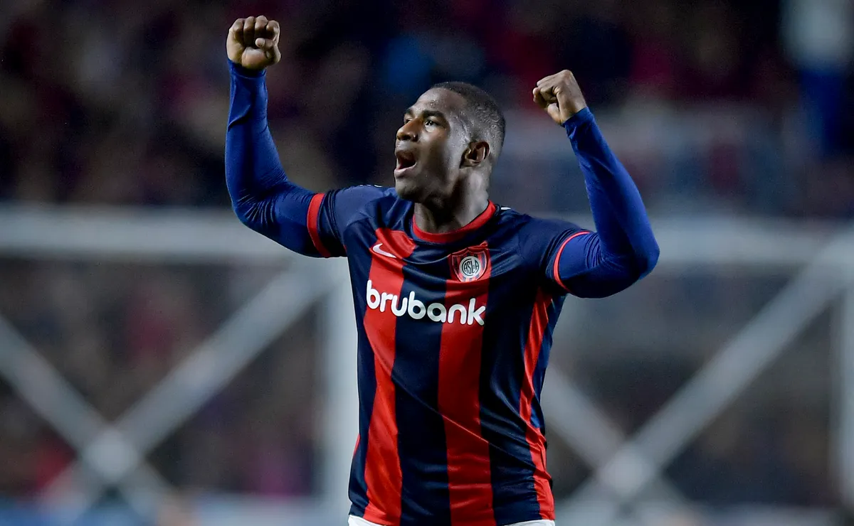 Romaña faltó a entrenar y presiona para irse de San Lorenzo.