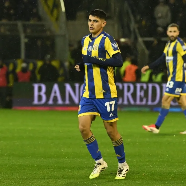 Santiago Segovia juega de volante ofensivo y tiene contrato con Central hasta fines de 2026. River quiso incluírlo en la gestión por Ledesma.