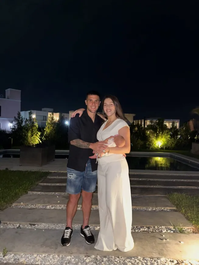 Bustos y su bebé recién nacido.