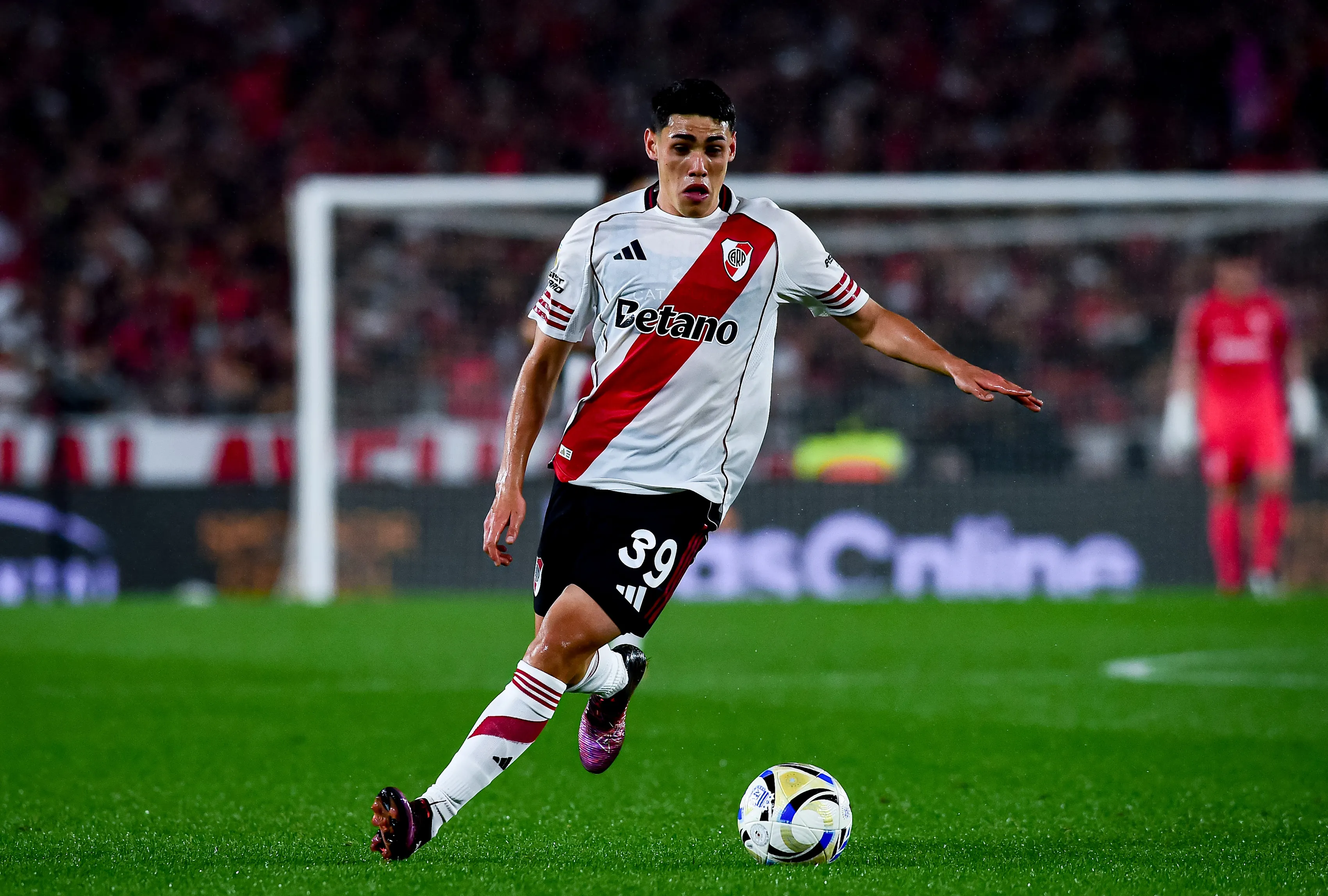 Por características, Lencina podría ser el juvenil predilecto de Coudet.