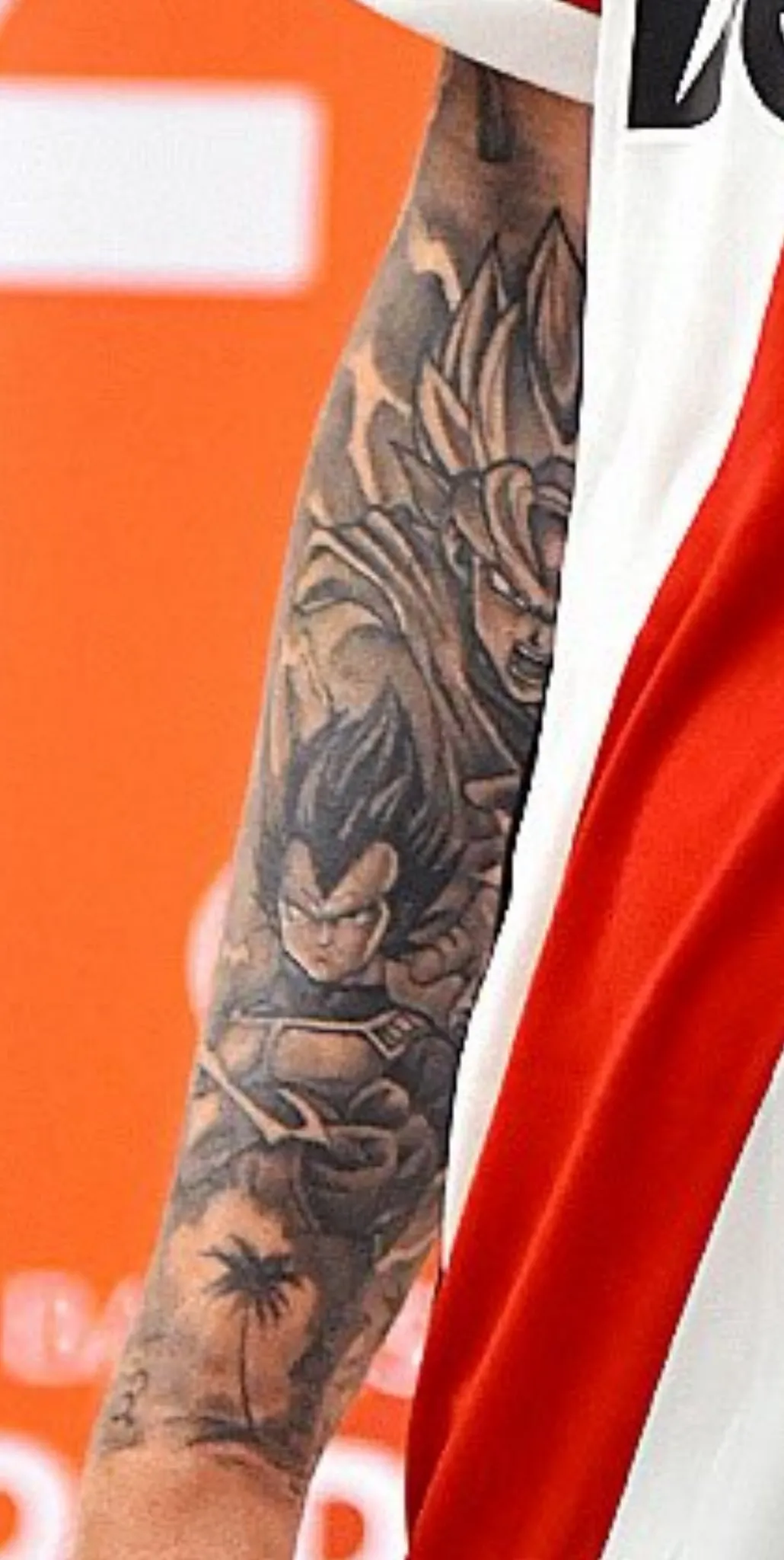Aníbal Moreno cuenta con tatuajes de Dragon Ball Z desde el hombro hasta uno de sus bíceps.