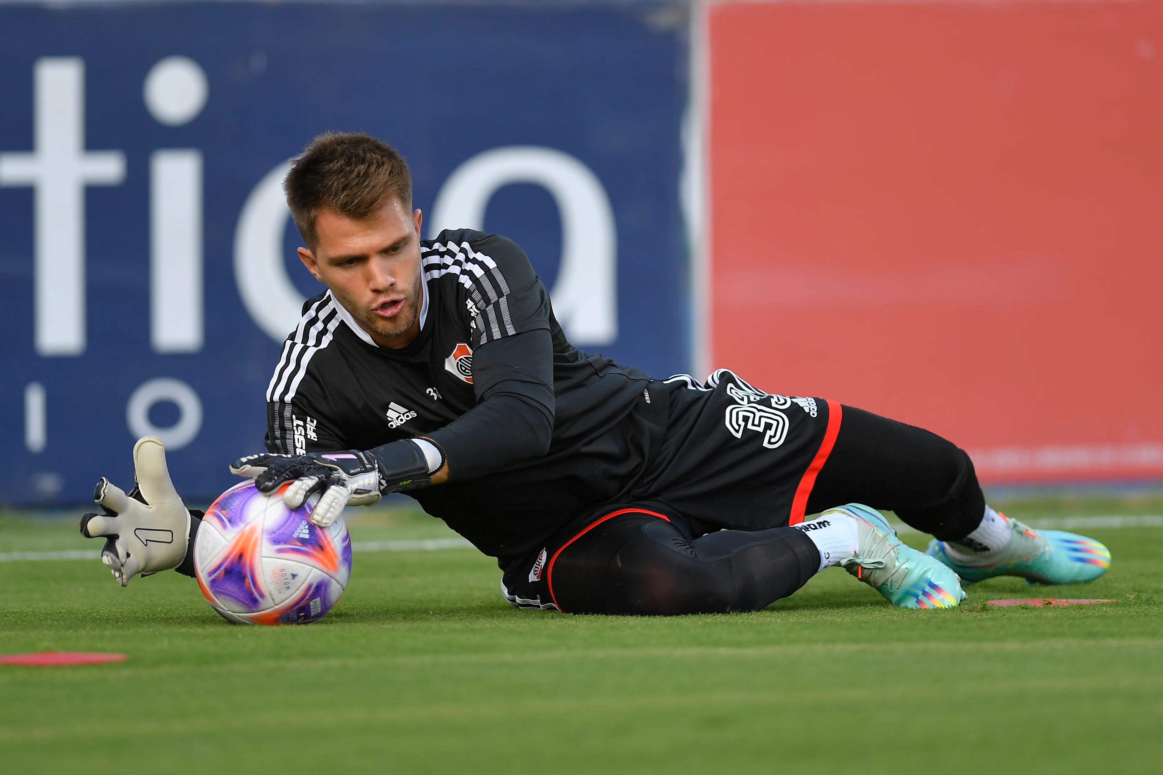 Ezequiel Centurión sería el único de los 13 futbolistas cedidos durante 2025 que formaría parte del plantel de River en 2026. (Getty Images)