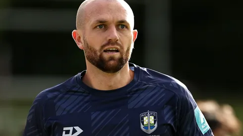 Christian Gray se desempeña como futbolista y profesor de educación física en una escuela de Nueva Zelanda.