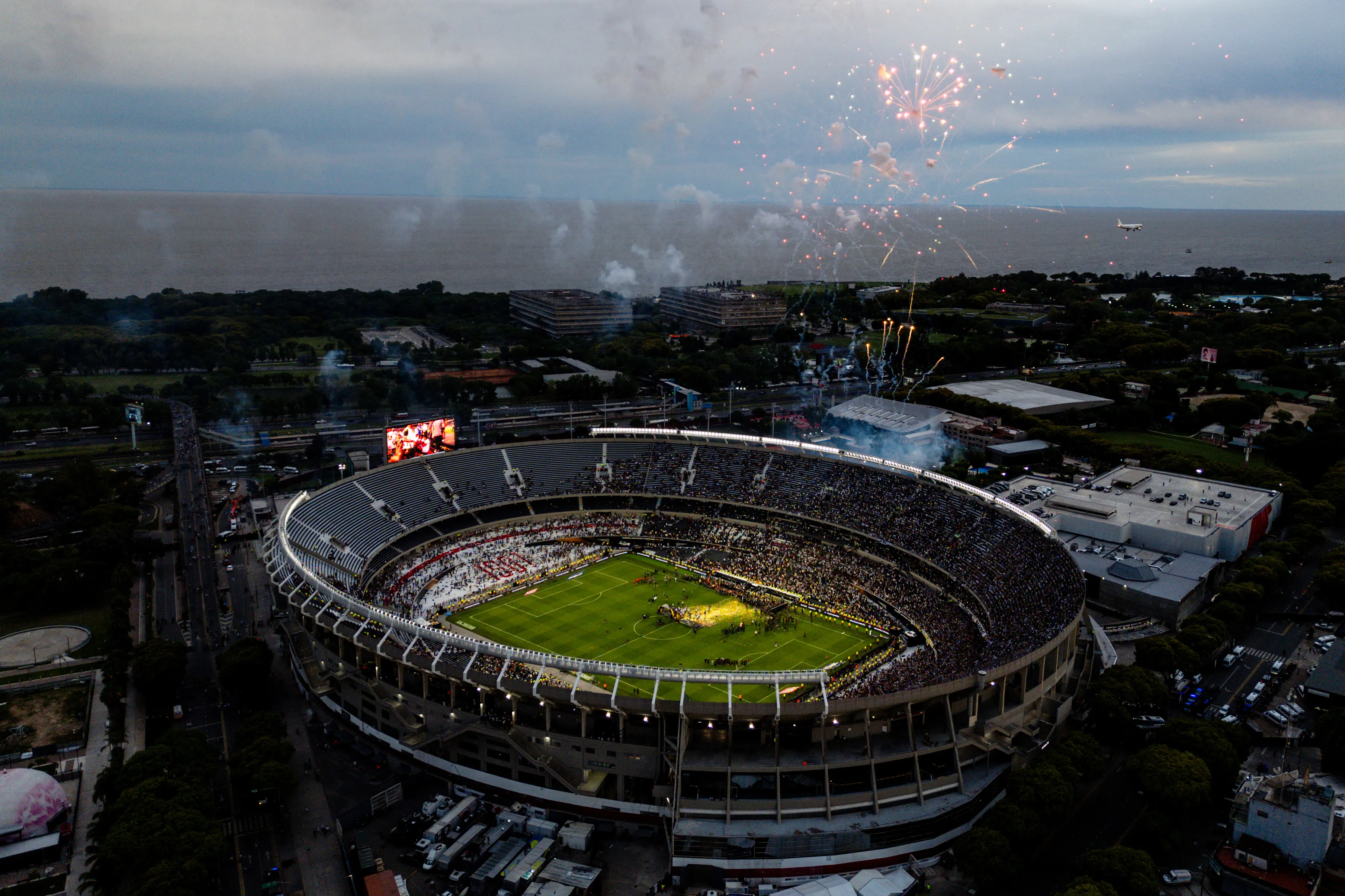 El techado y ampliación del Monumental sería anunciado a fines de enero o principios de febrero. (Getty Images)