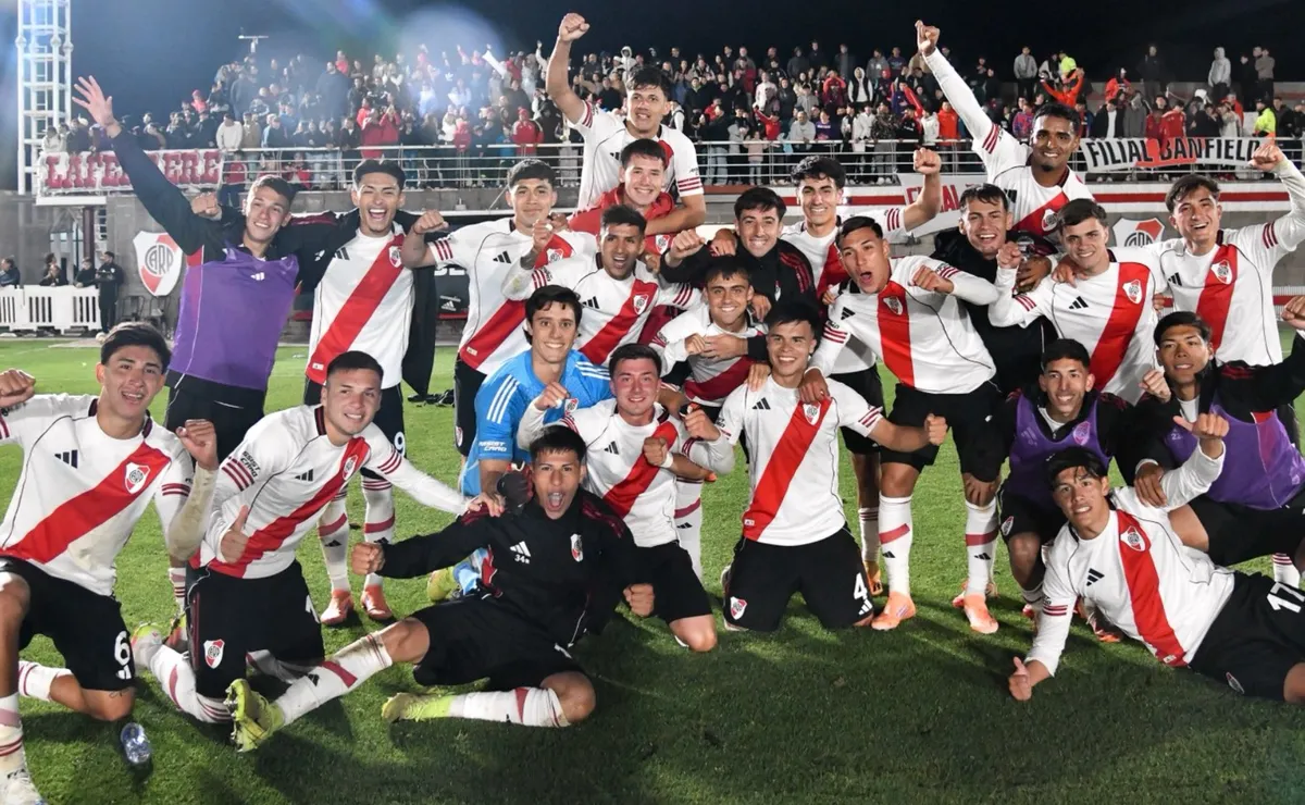 Dos juveniles de River se van a otro club de Primera.
