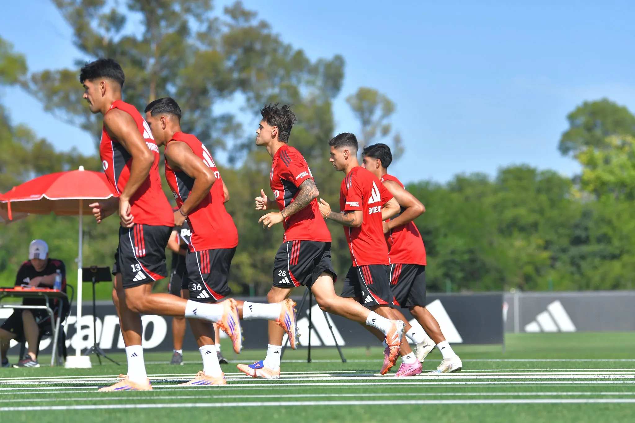 River se entrenará a doble turno este lunes en el predio de Ezeiza. (River Plate oficial)