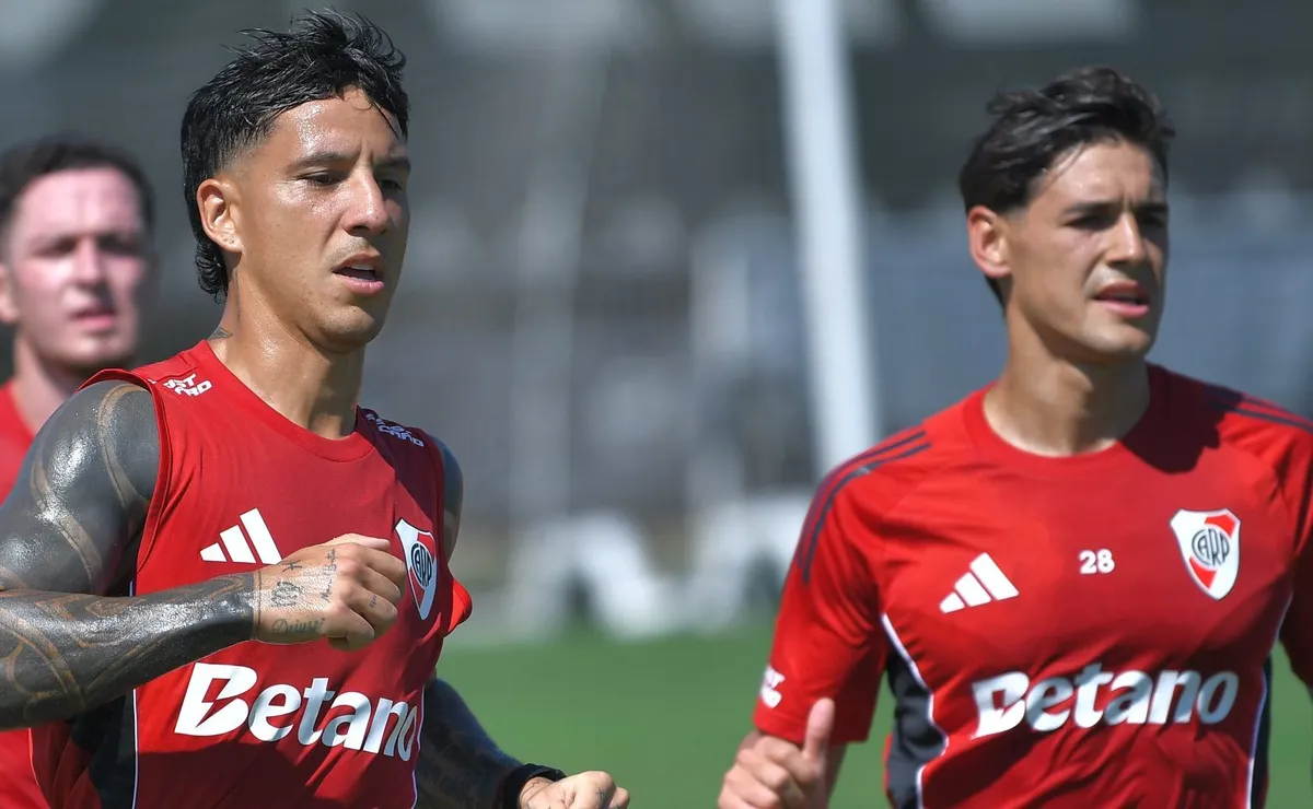 Driussi y Martínez Quarta, por delante de Aníbal Moreno, se entrenan en el River Camp durante la pretemporada.