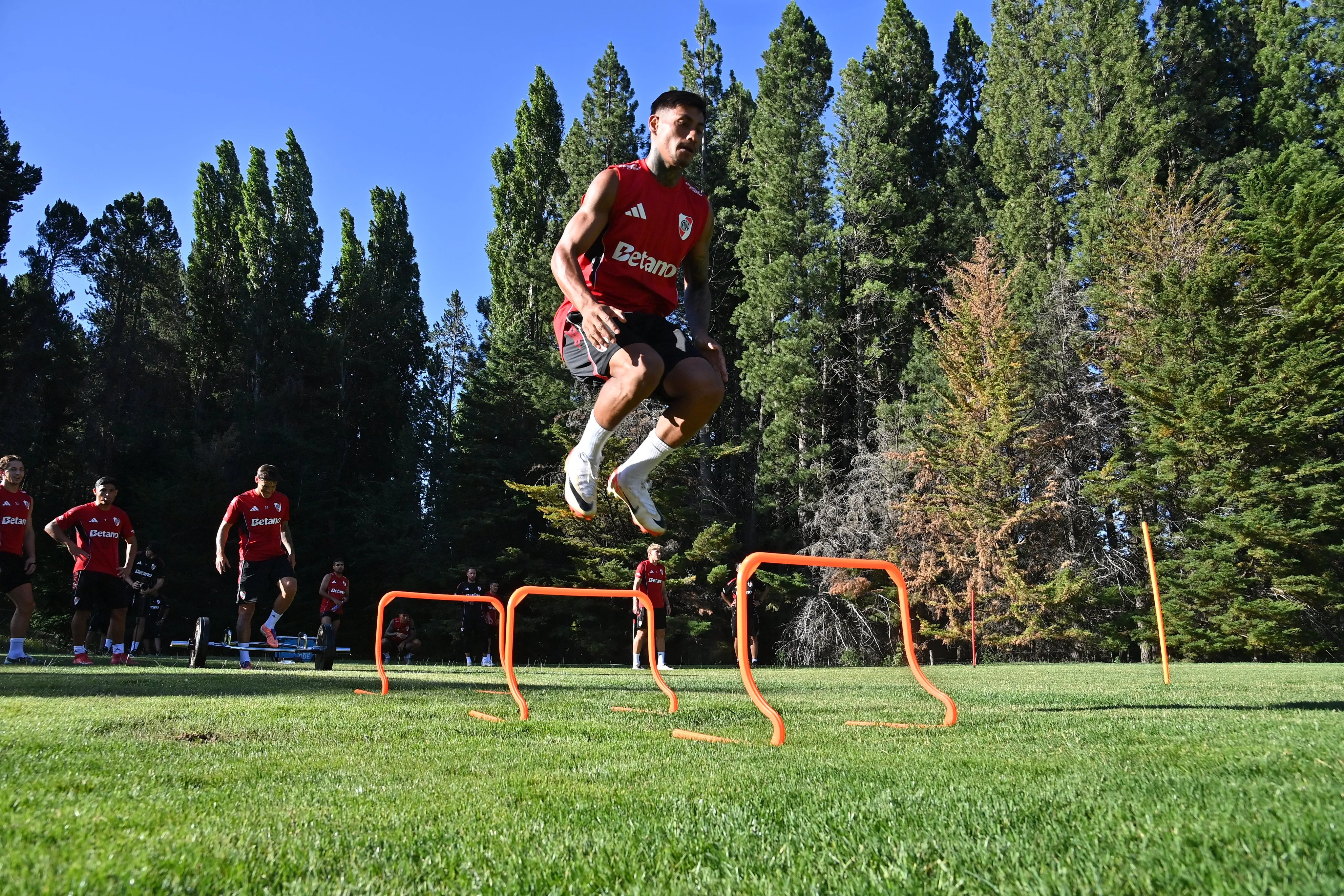 Portillo se entrena sin dorsal tras haber lucido el #5 durante el segundo semestre del 2025. (River Plate oficial)