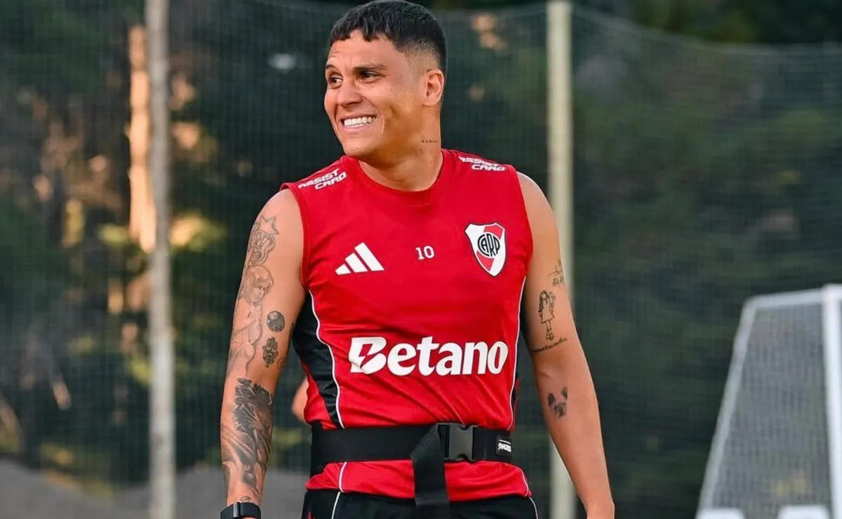 Juanfer evoluciona del desgarro y apunta a estar en el debut de Coudet.