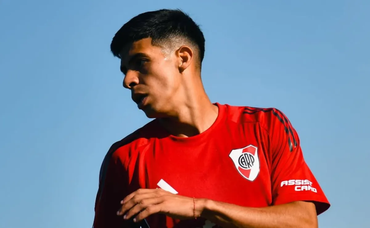 El club sentó una postura por el volante.