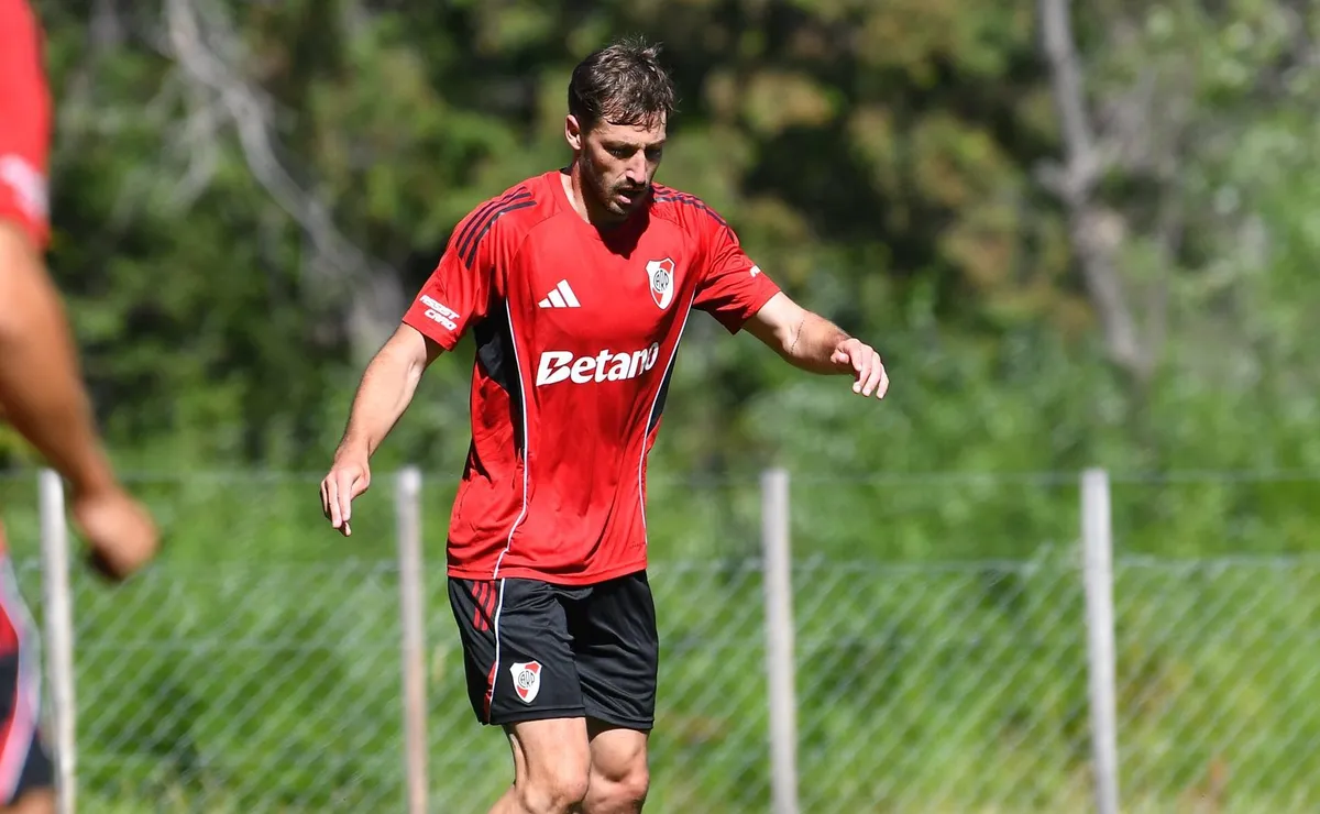 Matías Viña forma parte de la pretemporada de River en San Martín de los Andes.