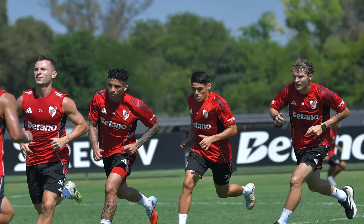 Ambos futbolistas realizan la pretemporada junto al resto del plantel.