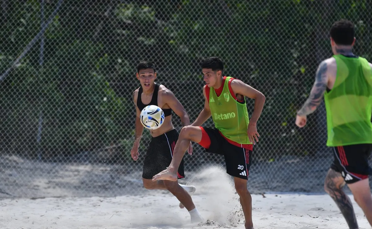 River se entrena en Uruguay a la espera del debut por el Torneo Apertura.