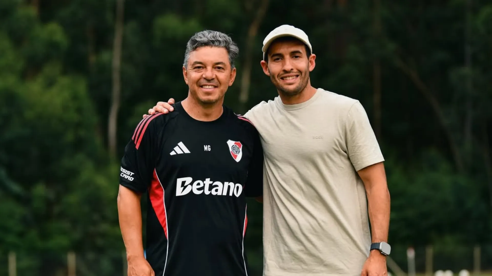 Mayada estuvo en la práctica de River en Uruguay