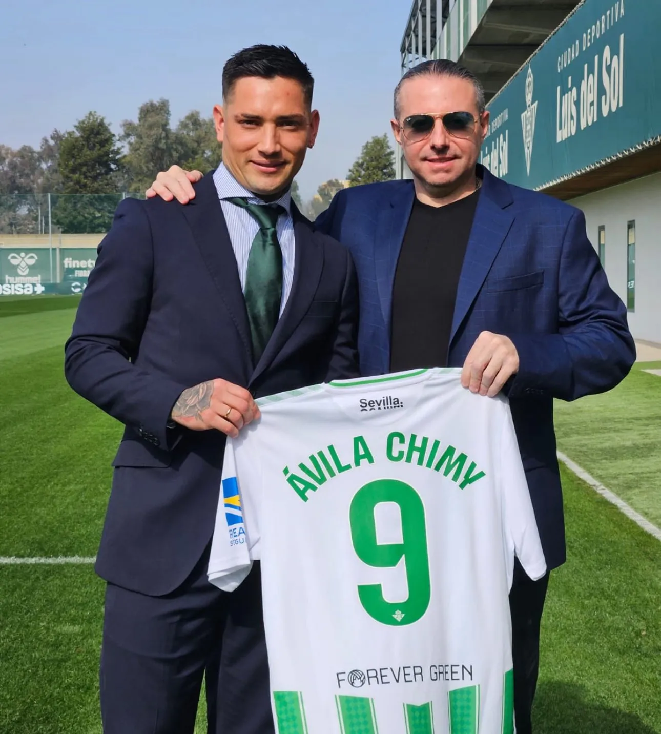 Chimy Ávila y Carlos Bilicich, su representante.