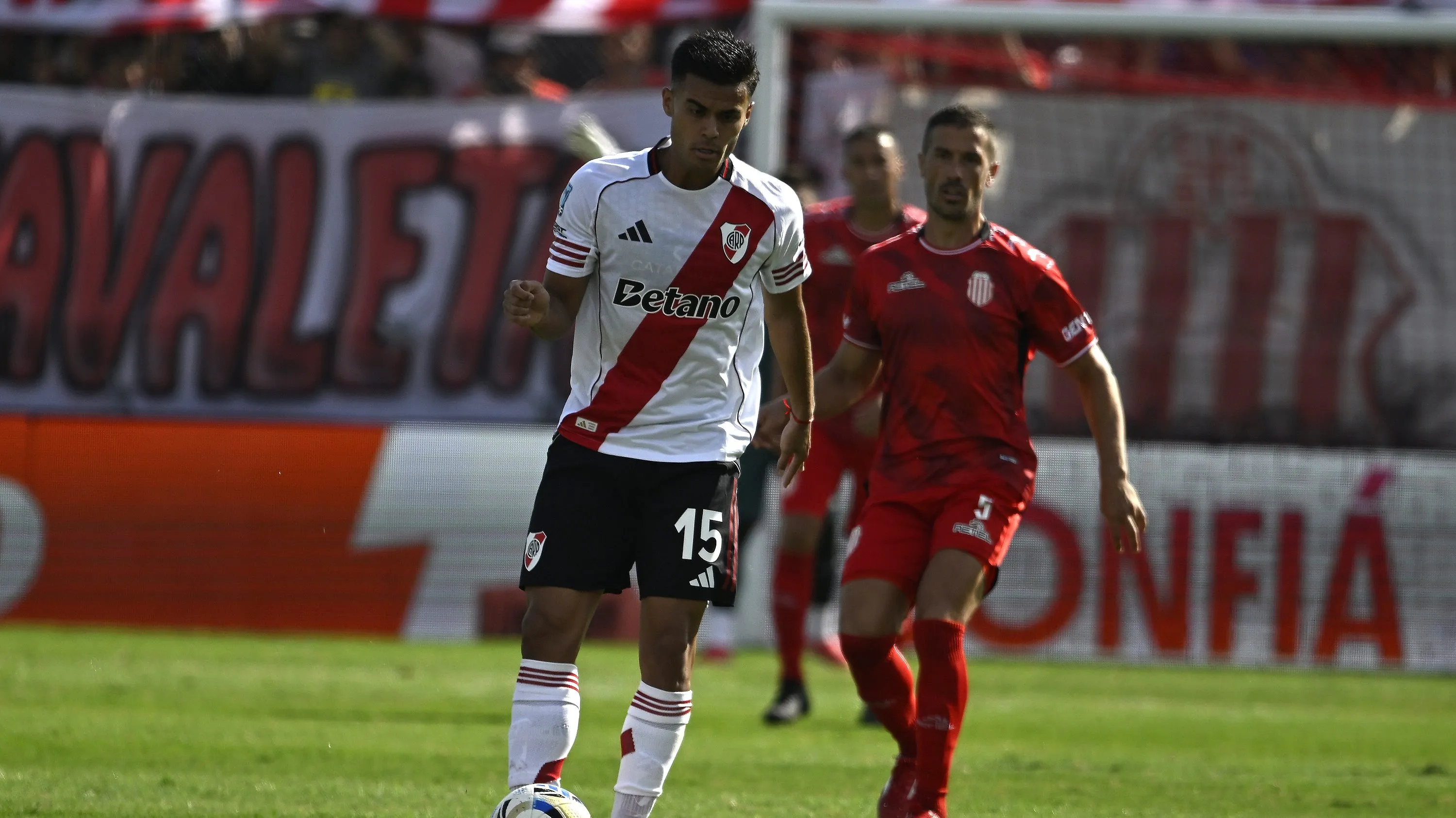 River redondeó un buen partido y sumó de a tres en su debut ante Barracas. (Foto: LPM / Diego Haliasz).