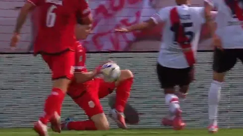 A River no le cobraron un claro penal.