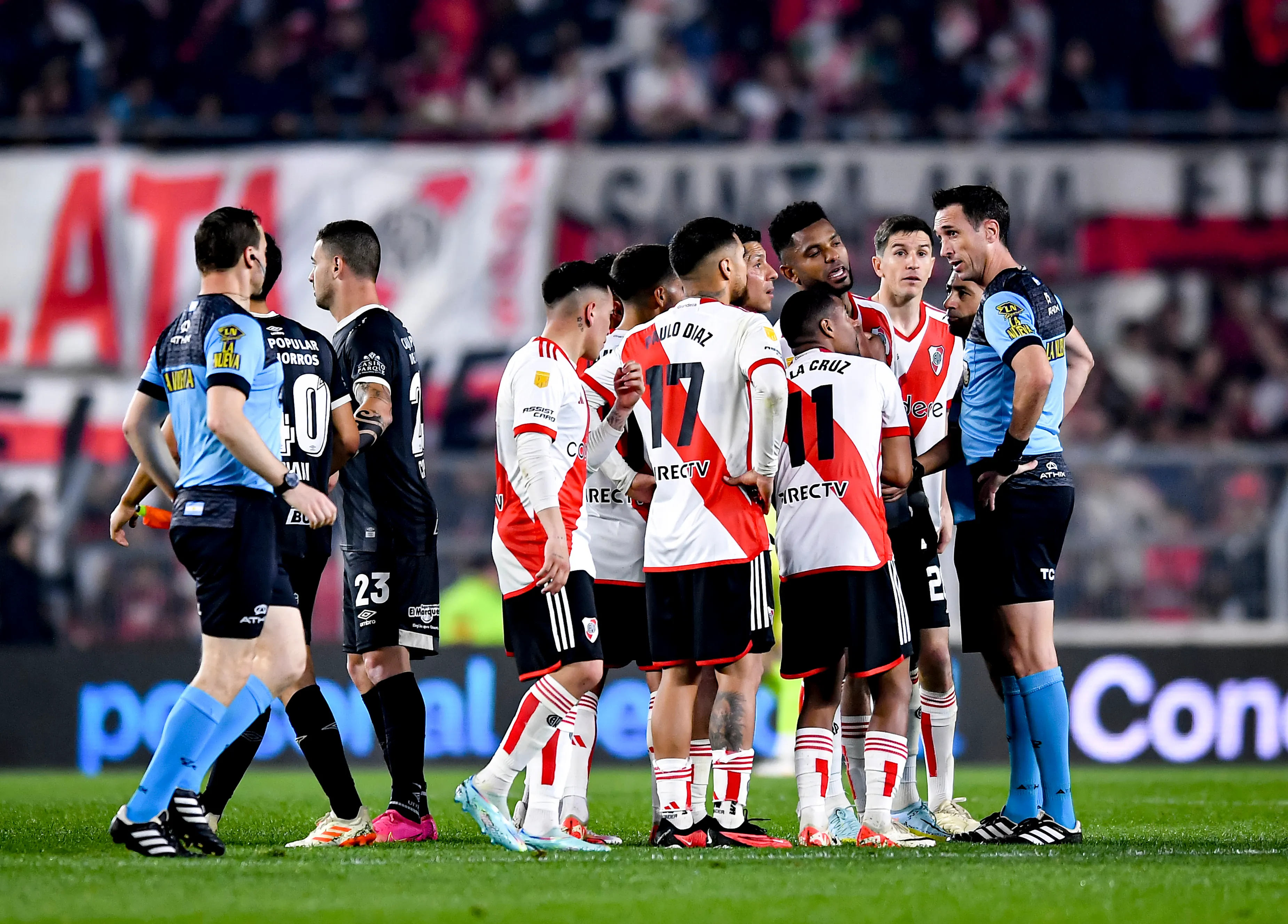 River ganó tres veces y empató dos con la dirección arbitral de Pablo Dóvalo. (Getty Images)