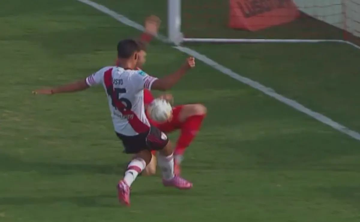 Por qué no cobraron penal para River.