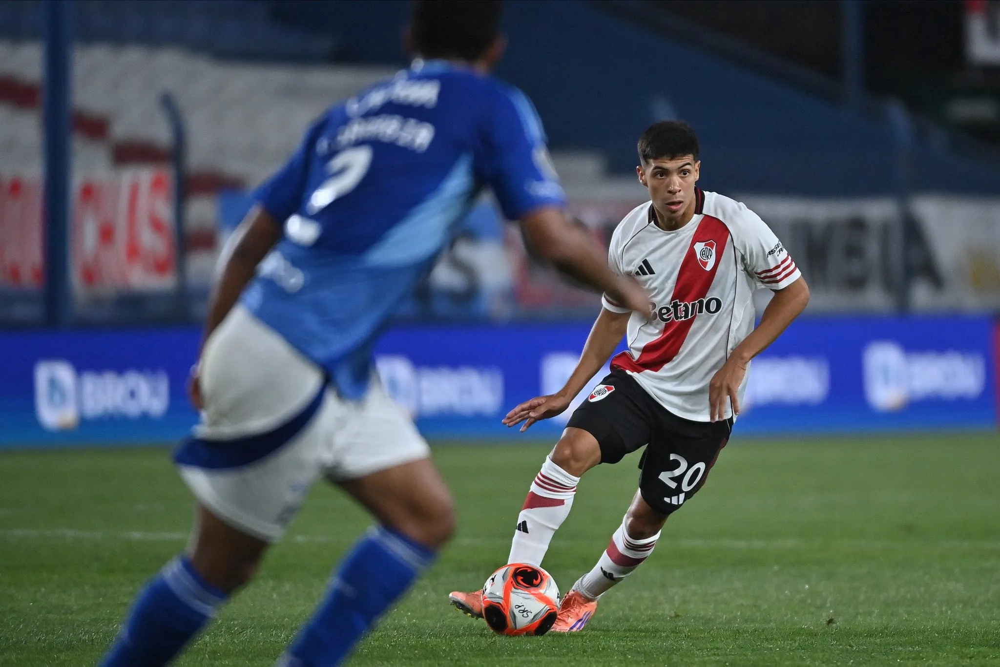 Galván fue titular en los dos partidos oficiales que River jugó en el 2026.