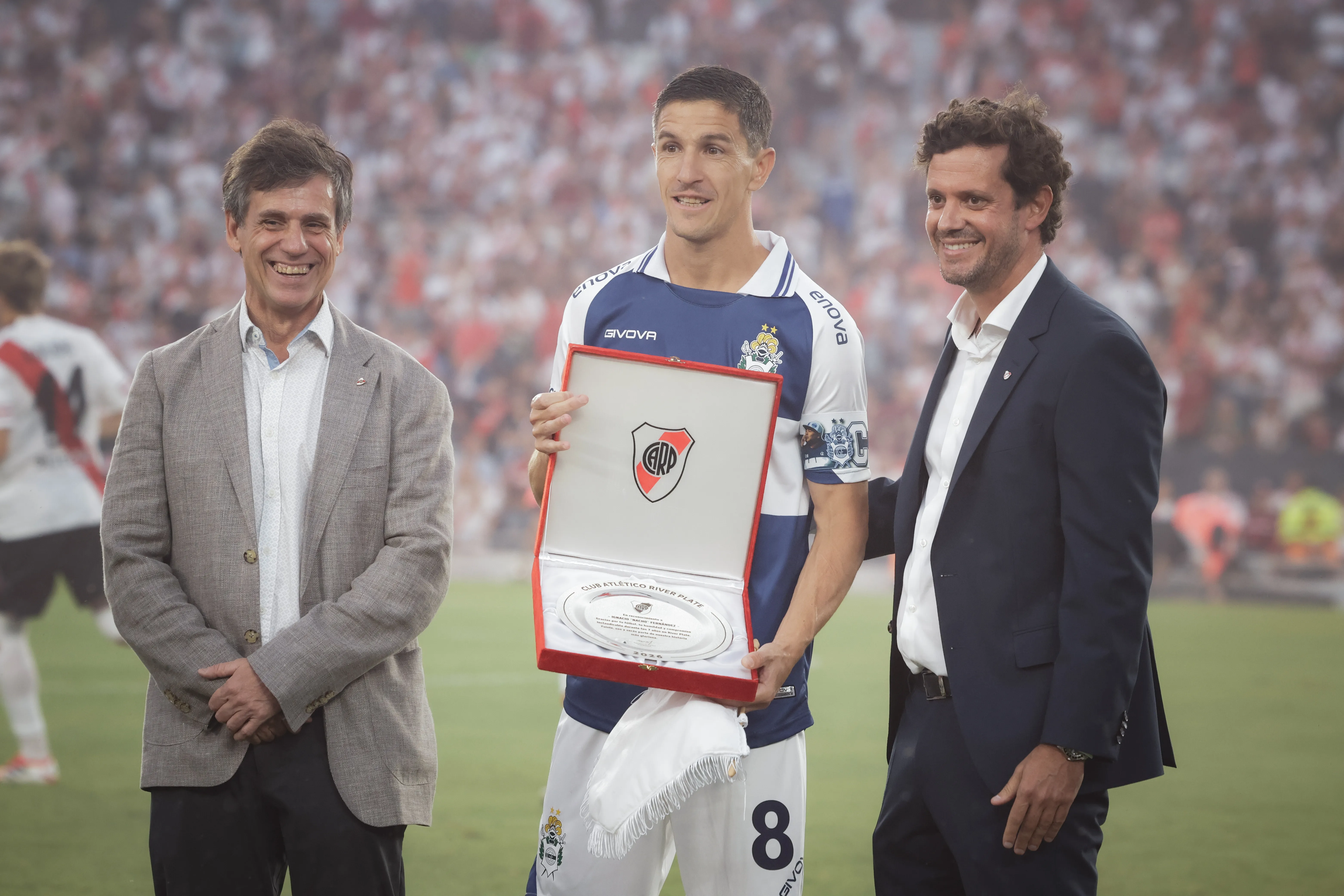 Nacho Fernández volvió a Gimnasia y fue homenajeado en el Monumental.