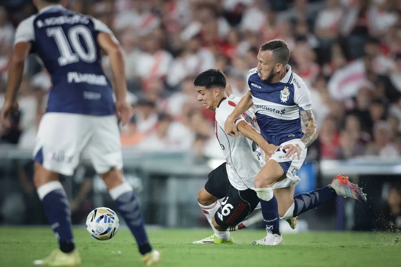 Otro gran partido de Tomás Galván en River.