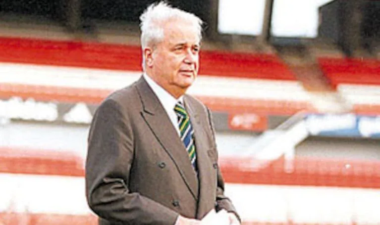 Bajo su gestión River ganó siete títulos locales y dos internacionales, entre ellos la Copa Libertadores 1996.