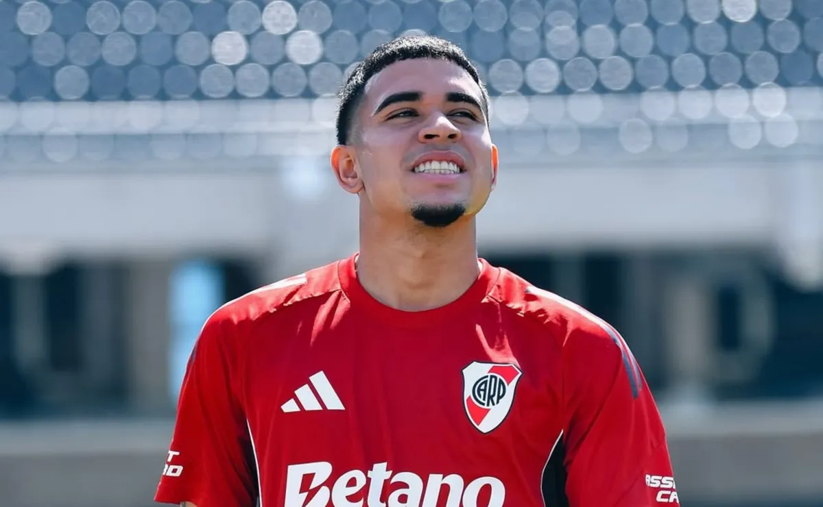Kendry Páez tuvo su primera práctica en River y promete tener muchos minutos en 2026.