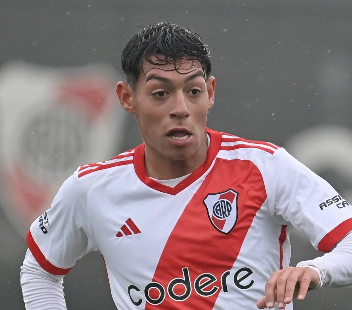 Trindade jugó un amistoso en 2023 con el primer equipo de River.