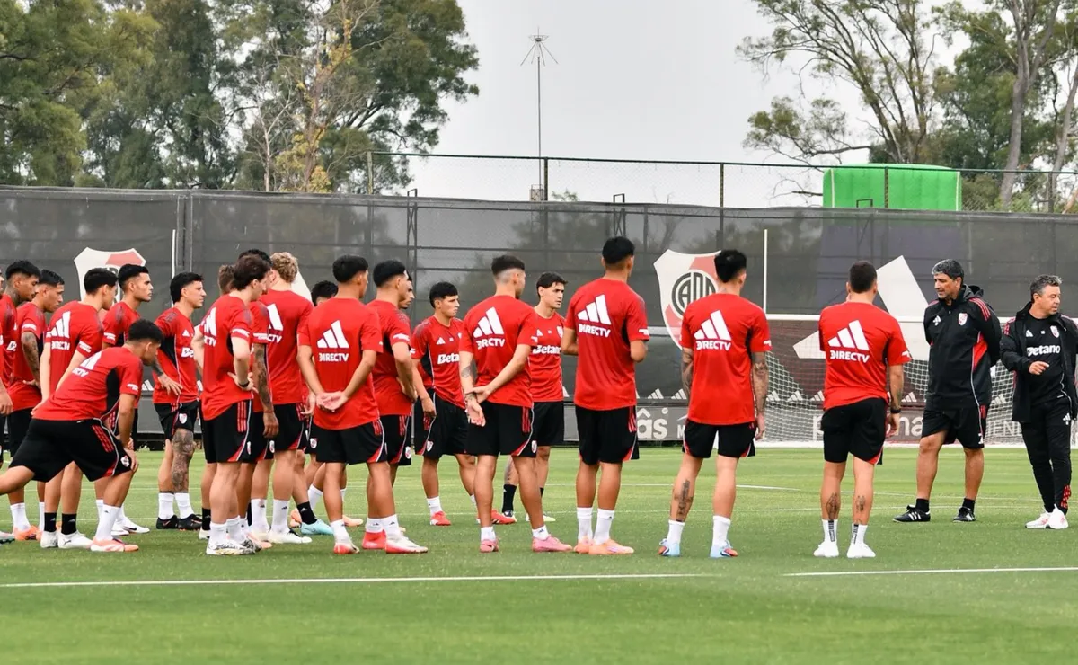 Gallardo tuvo un mano a mano con el plantel.