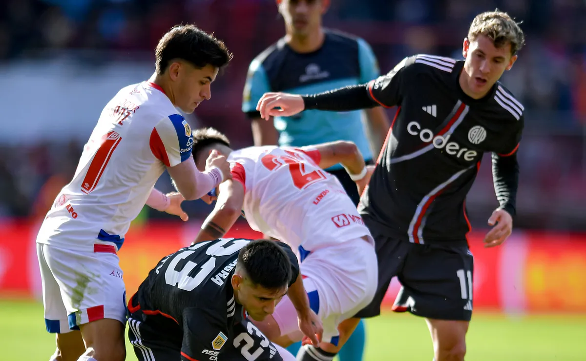 River y Argentinos se enfrentarán este jueves.