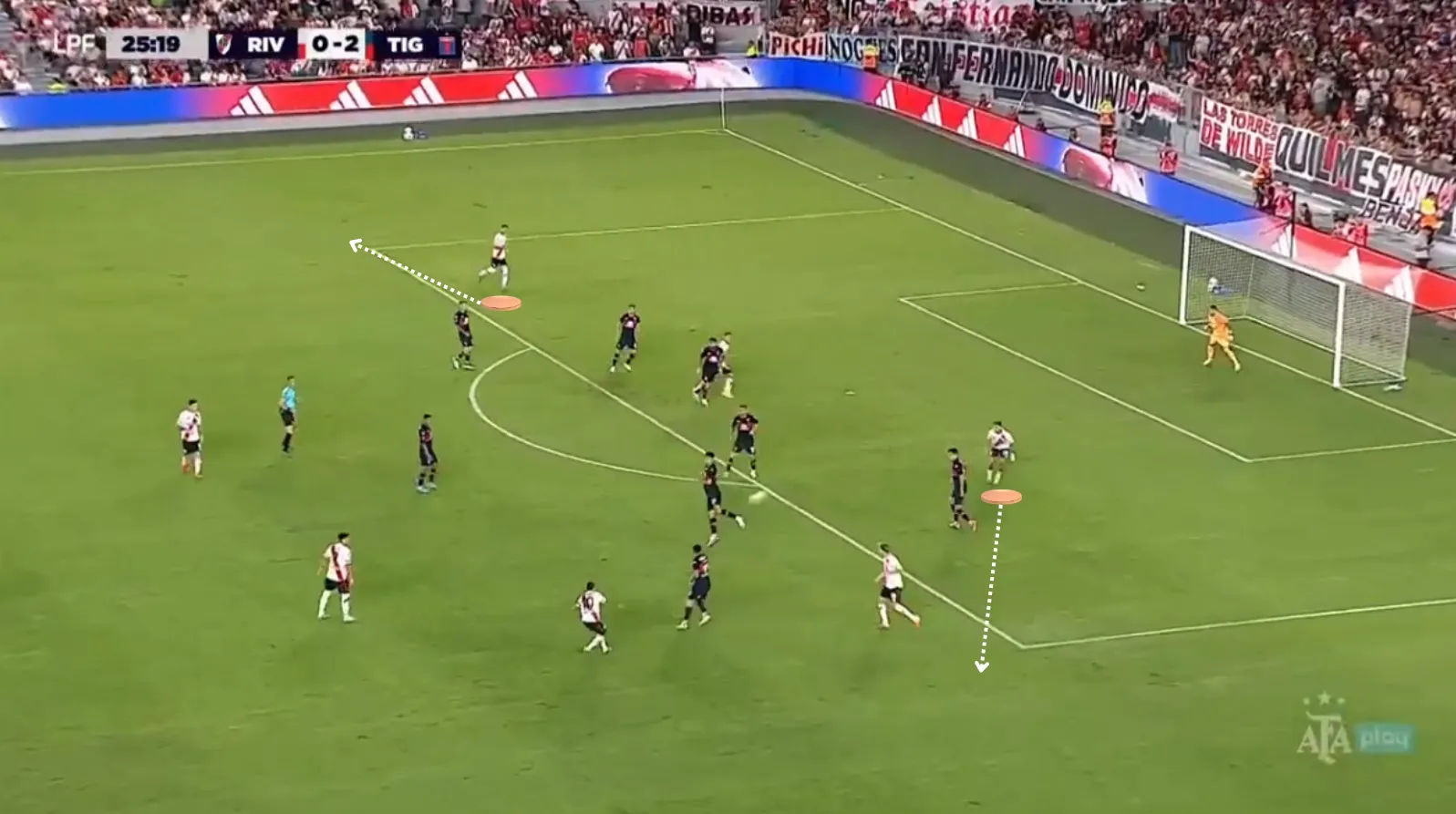 Viña y Montiel, estacionados en el área contraria. Sin sorpresa.