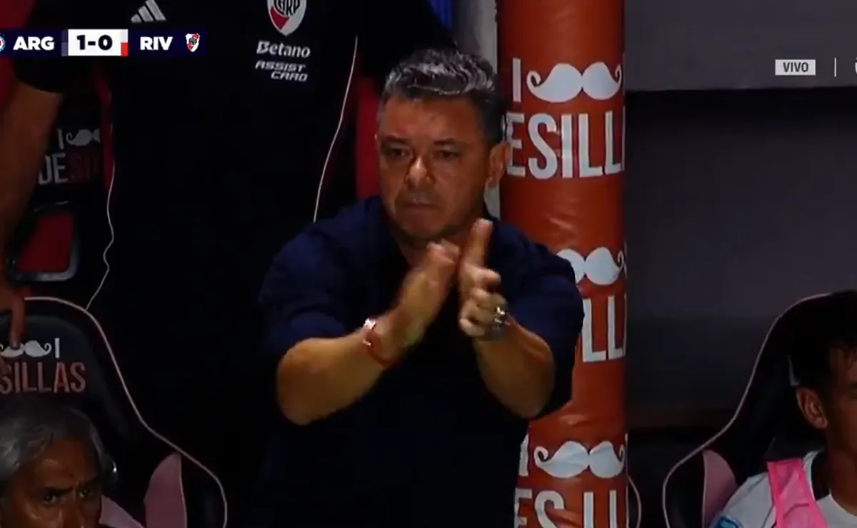 Gallardo aplaudió a Merlos y fue expulsado.