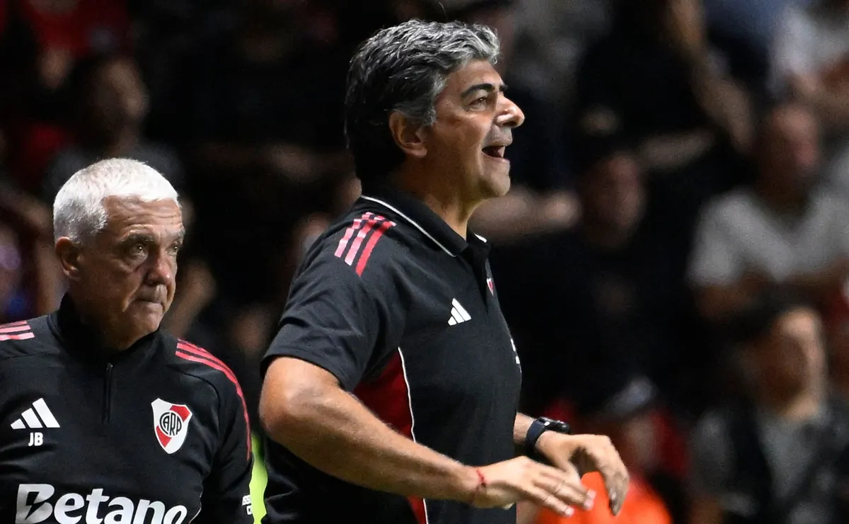 El ayudante de Gallardo habló ante los micrófonos.