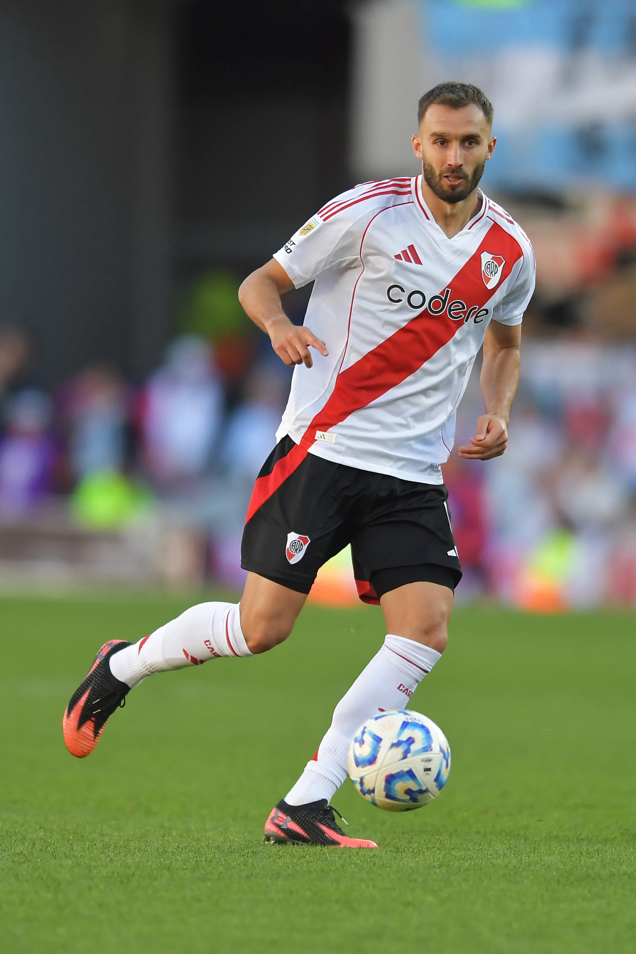 Pezzella se lesionó en agosto del 2025 y estaría de regreso entre marzo y abril de este año. (Getty Images)