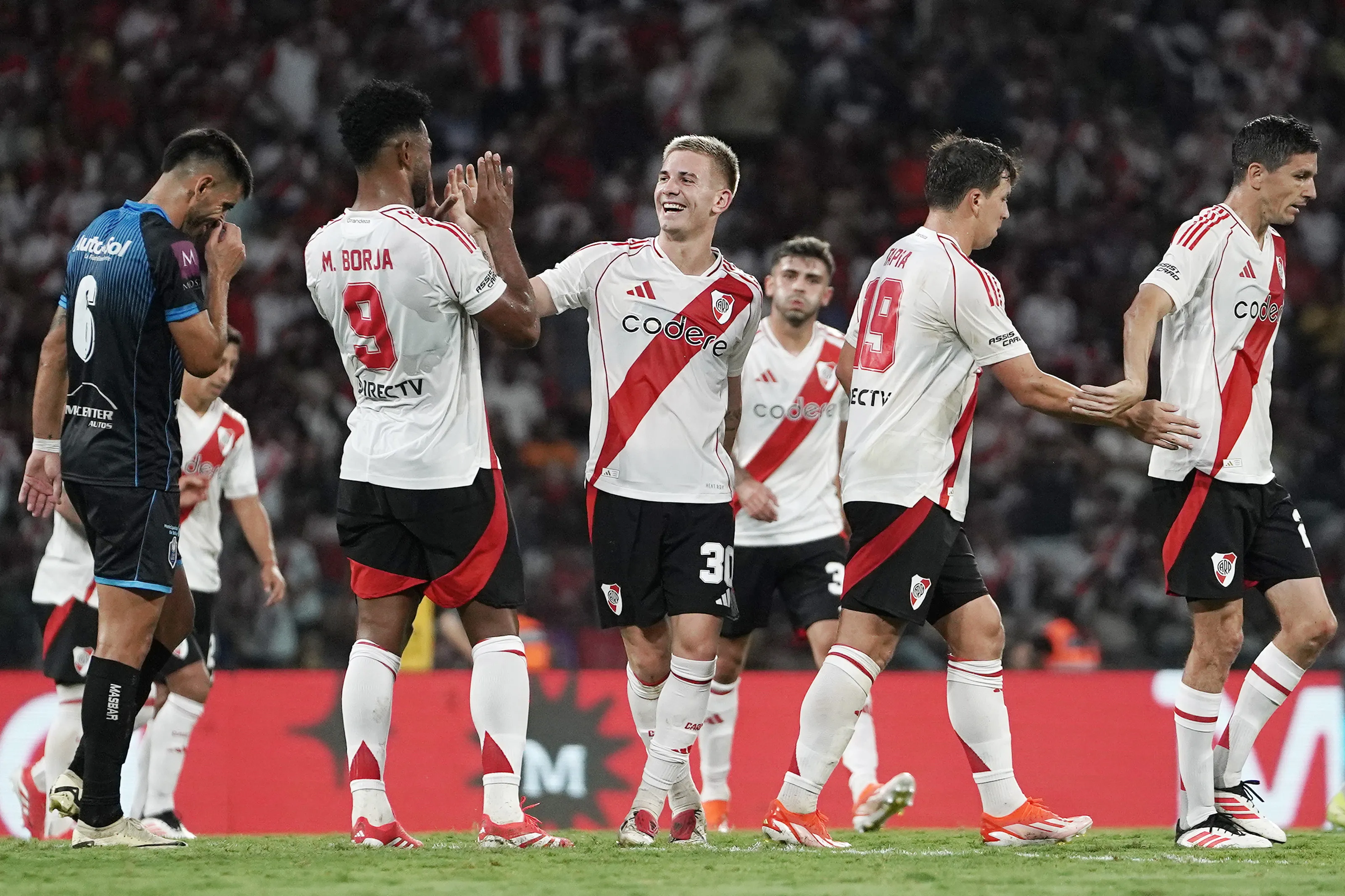 El último debut de River por Copa Argentina fue ante Ciudad de Bolívar, mismo rival ante el cual jugará comenzará su camino en la edición 2026. (Getty Images)