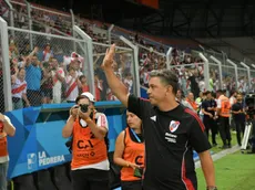 Aplausos y ovación: el apoyo de los hinchas de River para Gallardo en San Luis