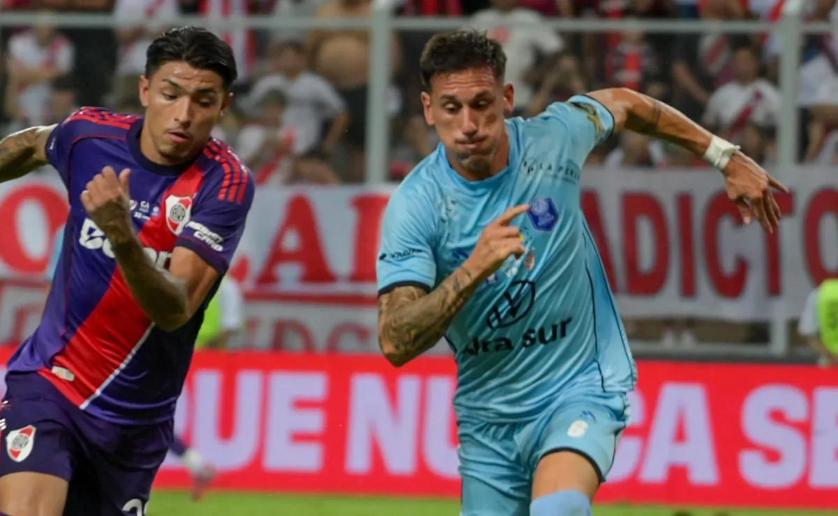 Elías Martínez, el defensor de Ciudad Bolívar hincha de River, clave para el triunfo del Millonario.