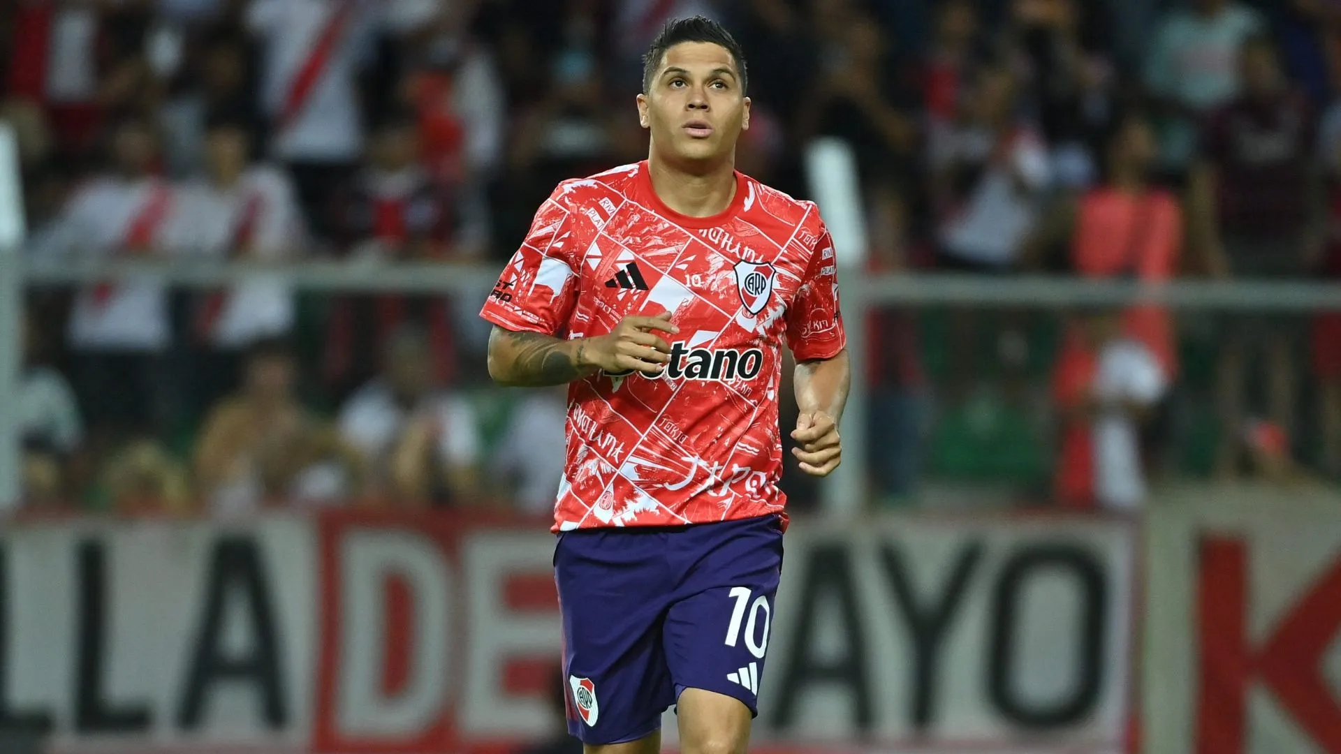 Juanfer apareció para salvar a River cuando el partido se iba a los penales.