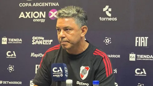 Mirada desafiante y respuesta picante: Gallardo, con los tapones de punta.