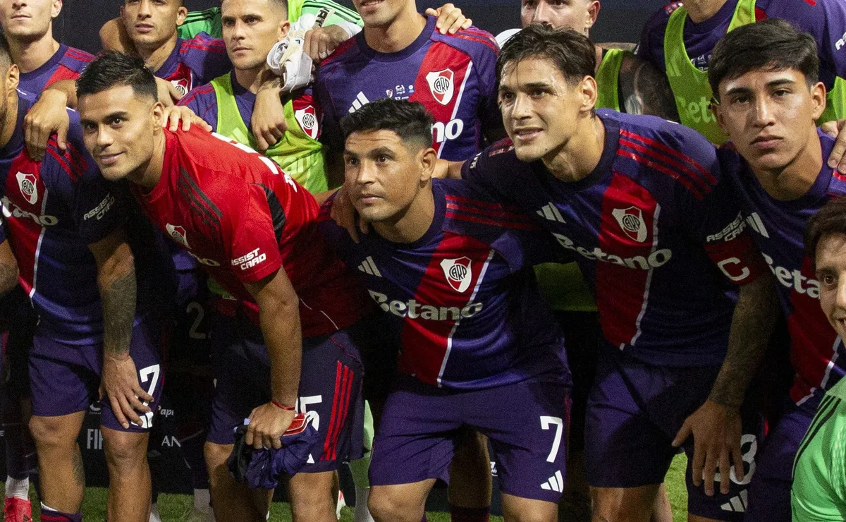 Los hinchas de River destrozaron a un delantero titular por su partido con Ciudad Bolivar 