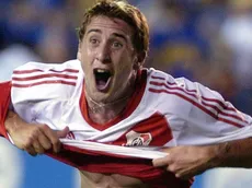 Se formó en River, fue campeón con Ramón Díaz, jugó en Inglaterra y ahora es profesor de musica